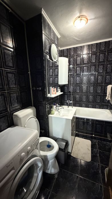 Apartament de inchiriat cu 2 camere, decomandat, etajul 1, str. Victoriei, balcon inchis, 52 mp