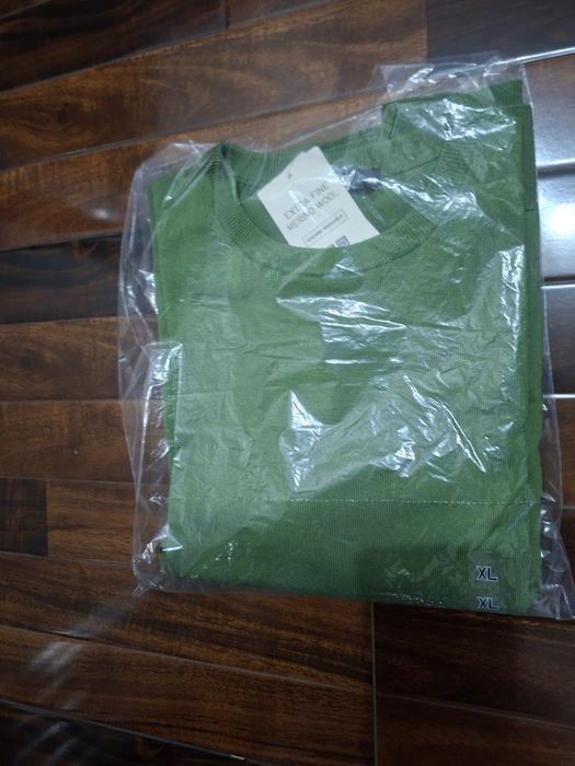 Свитер женский  uniqlo.