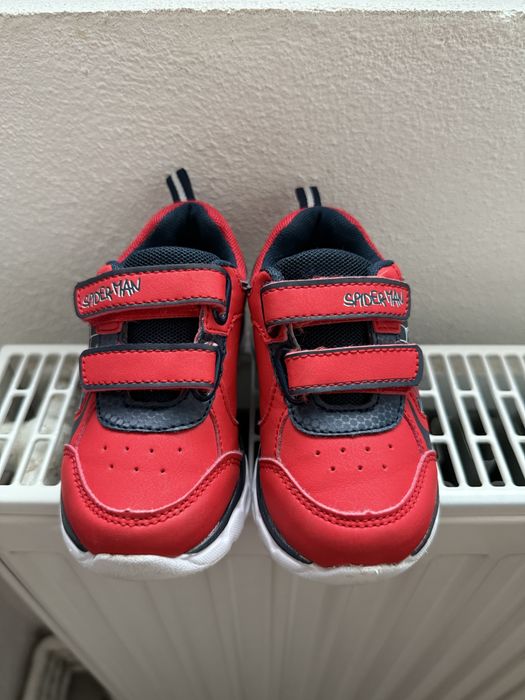 Adidasi Spiderman / Marvel , marime 23