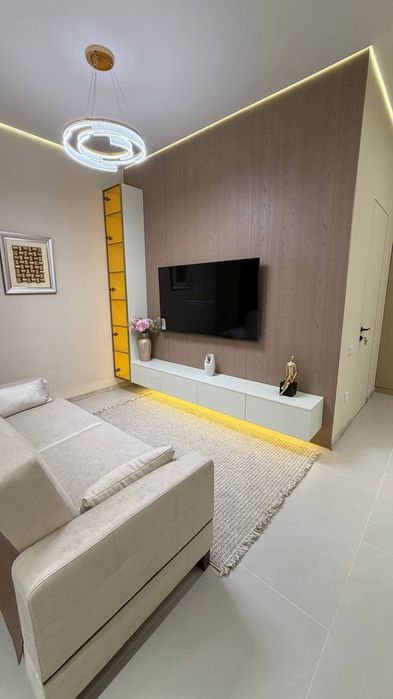 Продается 2 комнатная Жк Мухташам  (ул. Ниёзбек йули 2)
3 этаж 
70 к