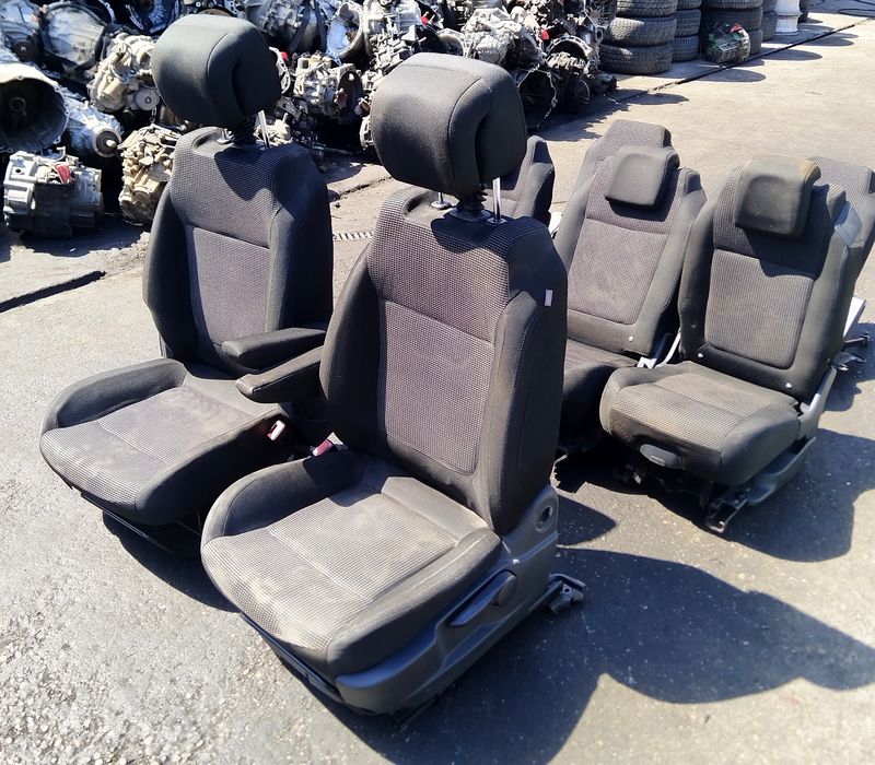Interior 7 locuri scaune fata/spate Peugeot 5008 ( cu ecrane tetiere )