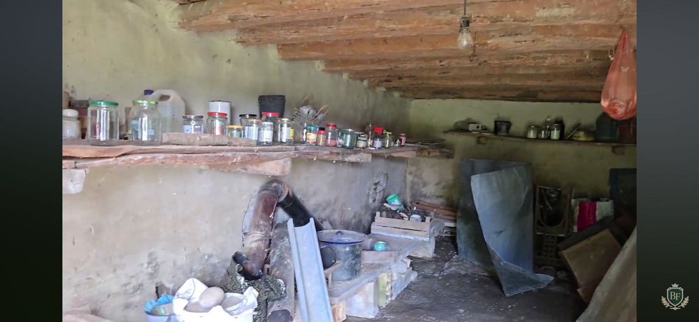 Къща с голям двор в село Конак