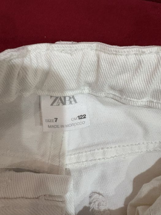Продам белые джинсы на девочку Zara