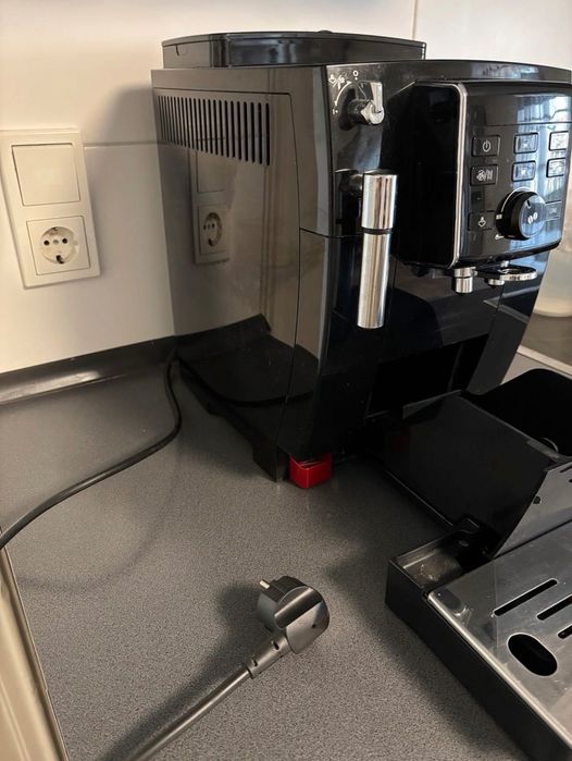 Delonghi Кафемашина