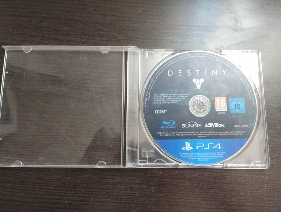 Продавам Destiny PS4