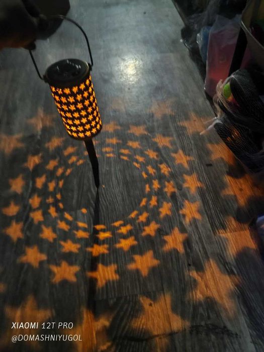 солнечный светильник в форме столбика