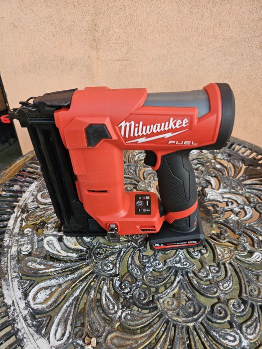 Pistol cuie milwaukee m12 FCN18GS