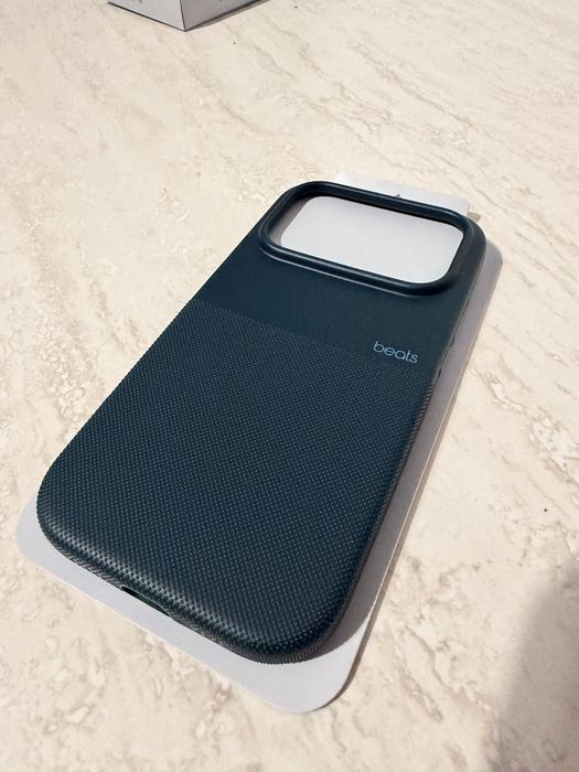 Husa Beats rugged iphone 17 pro