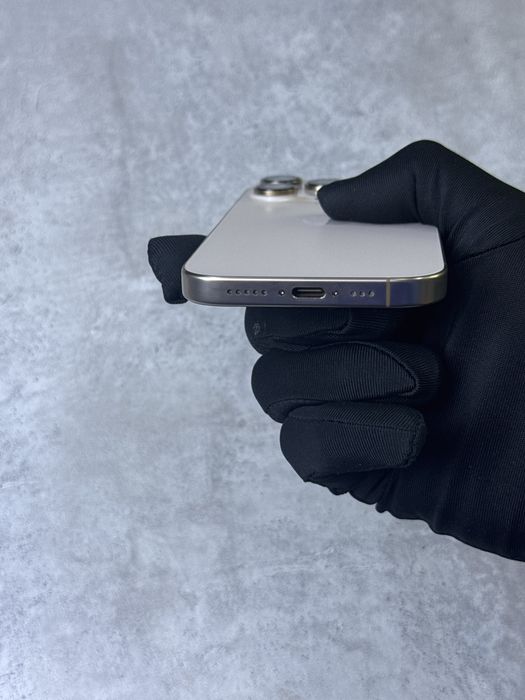 Айфон 16 pro 256Gb sim вставляеться
