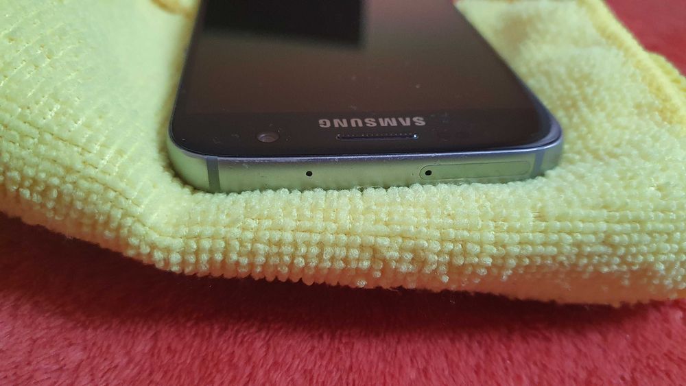 Samsung S7 foarte bine intretinut cu multe accesorii