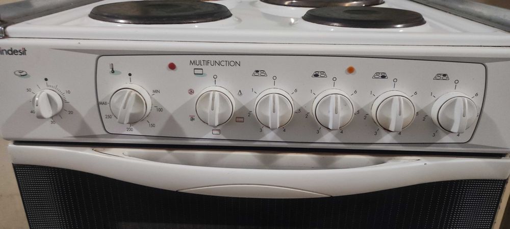 Готварска печка "Indesit"