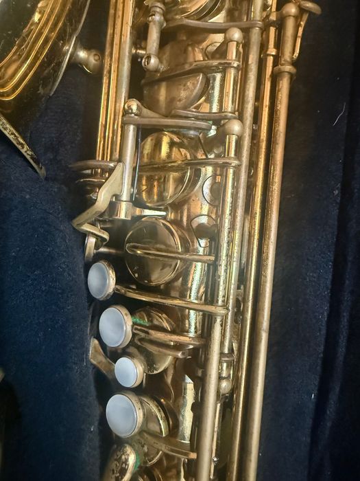 Saxofon Jupiter ,schimbat recent arcuri si perinite!! Pret 2500 lei!