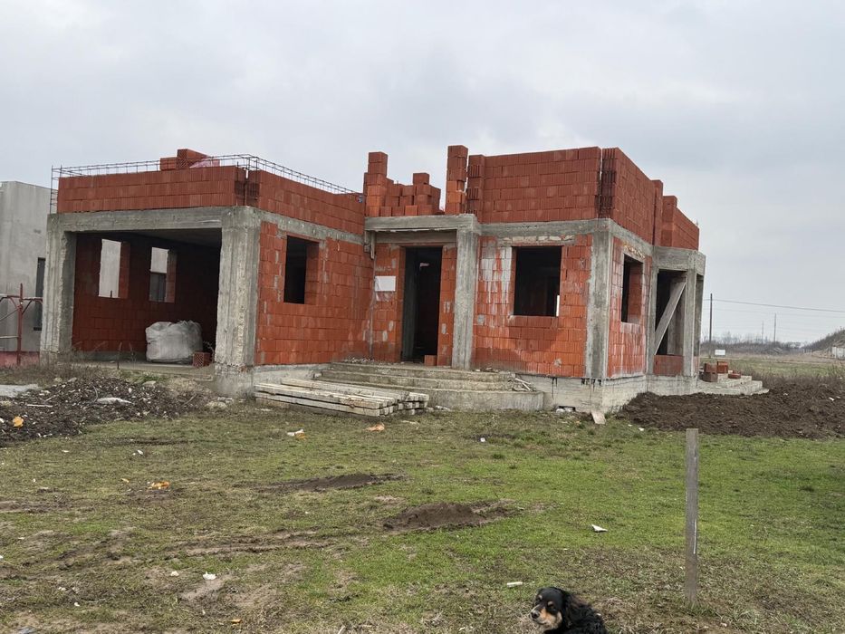 Vand casa cu mansarda la rosu +curent in Santandrei