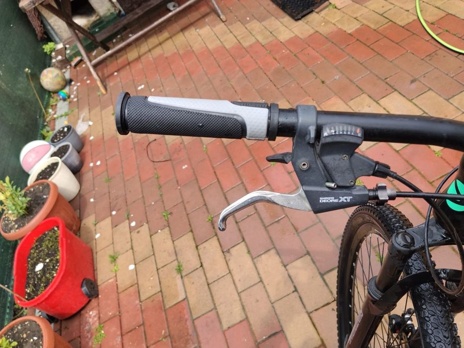 Vând bicicleta Suntouring de 27 inci.