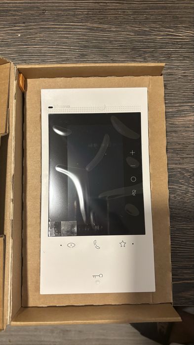 Продавам видеодомофон BTicino Classe 300EOS with Netatmo – Нов