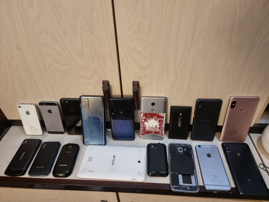 Смартфони и телефони за части или колекция
