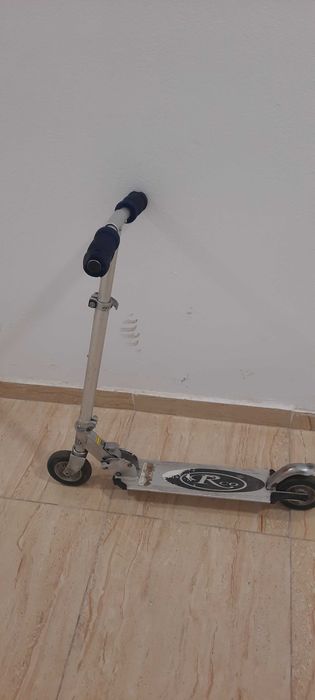 Vând trotinetă aluminiu