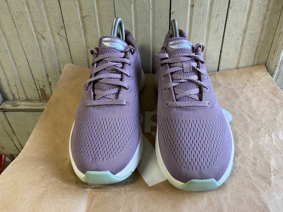 ''Skechers Arch Fit''оригинални маратонки 40 номер