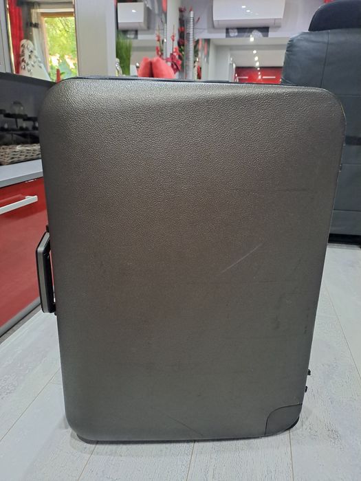 Френски твърд куфар DELSEY с колела и шифър