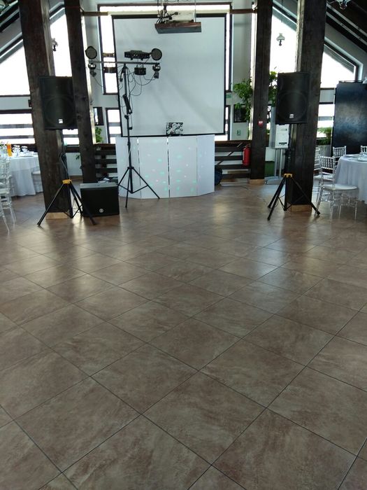 Muzica, sonorizare, lumini - totul intr-un singur loc!