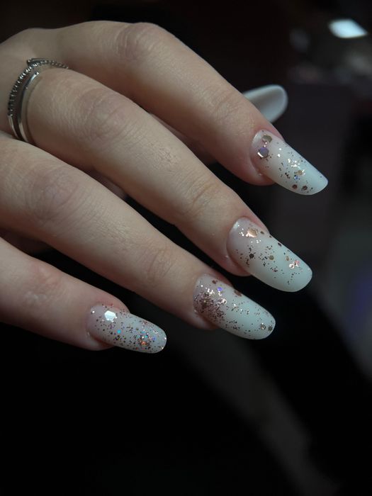 Tehniciană de unghii în Braila