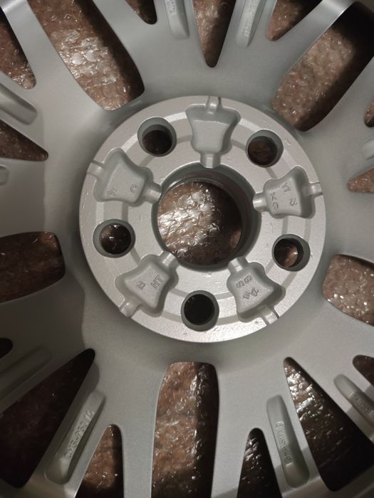 Продам комплект легкосплавных дисков.