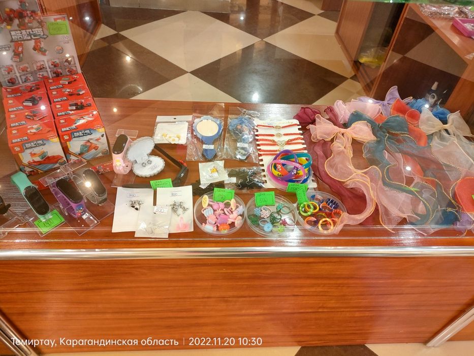 Игрушки, аксессуары, бижутерия