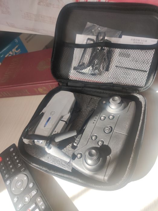 Дрон Е88 белый с двумя камерами