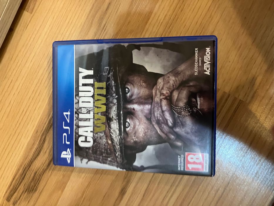 Плейстейшън 4 слим с 2 контролера и 9 игри