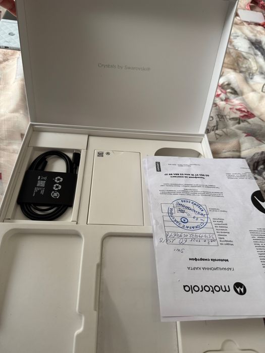 Moto razr 60 Swarovski