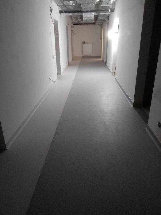 execut montaj de pardoseli