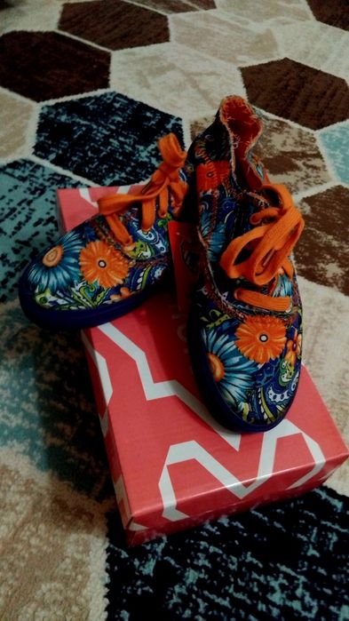 Продам женские кеды