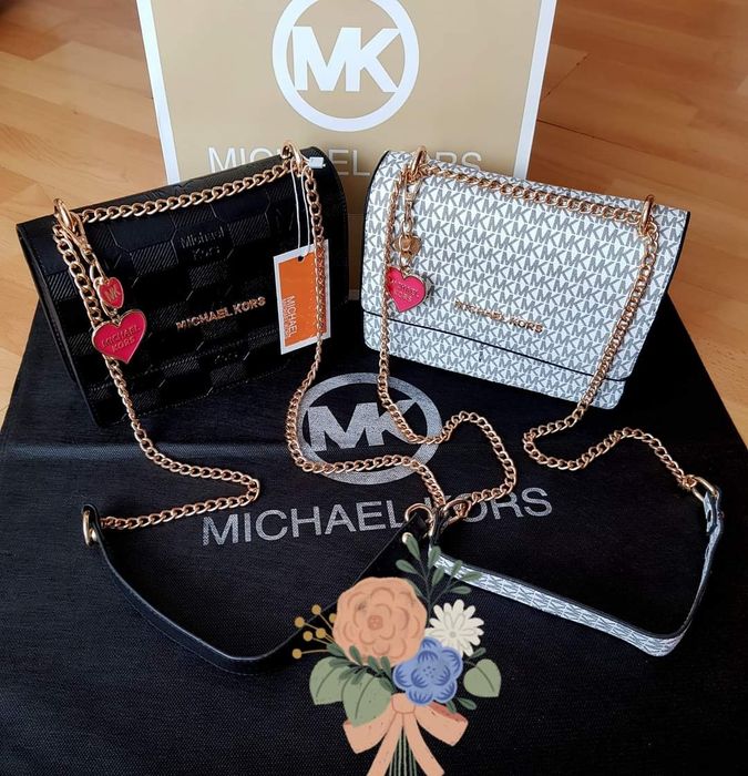 Geanta mini accesorii metalice aurii ,saculet, etichetă