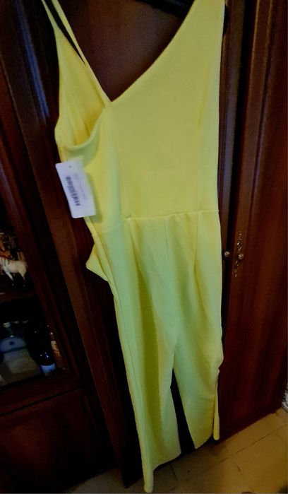 Жълт гащеризон не е носен само е пробван 1 път