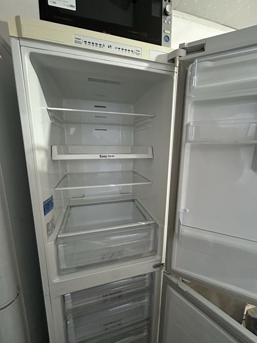 Холодильник Samsung