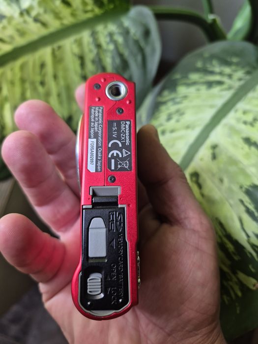 Compact digital Panasonic DMC  ZX1 Red