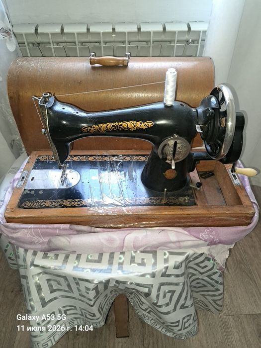 Продам швейную машинку