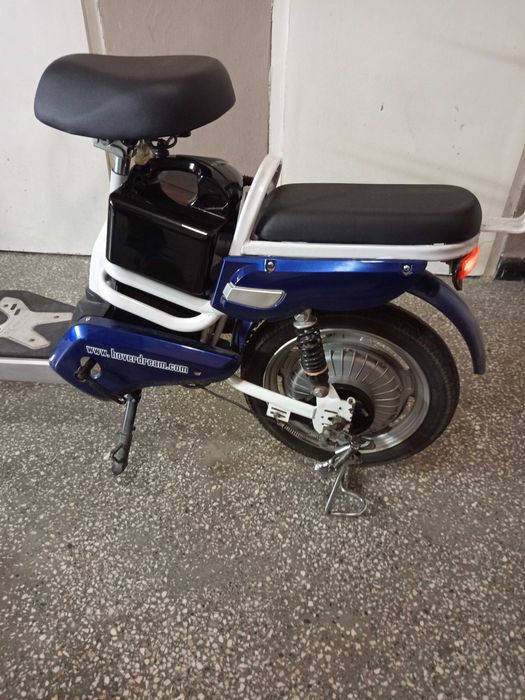 Електрически скутер с подаръци