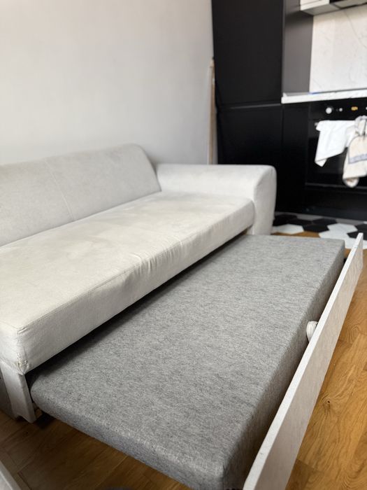 Coltar extensibil  cu cutie de depozitare, in stare foarte buna