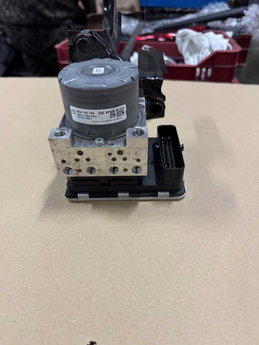 Mazda Cx-30 ABS Модул за управление на помпата DGJ1 43 7A0