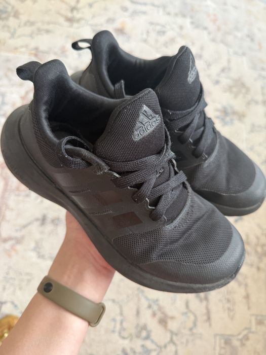 Продам кроссовки Adidas