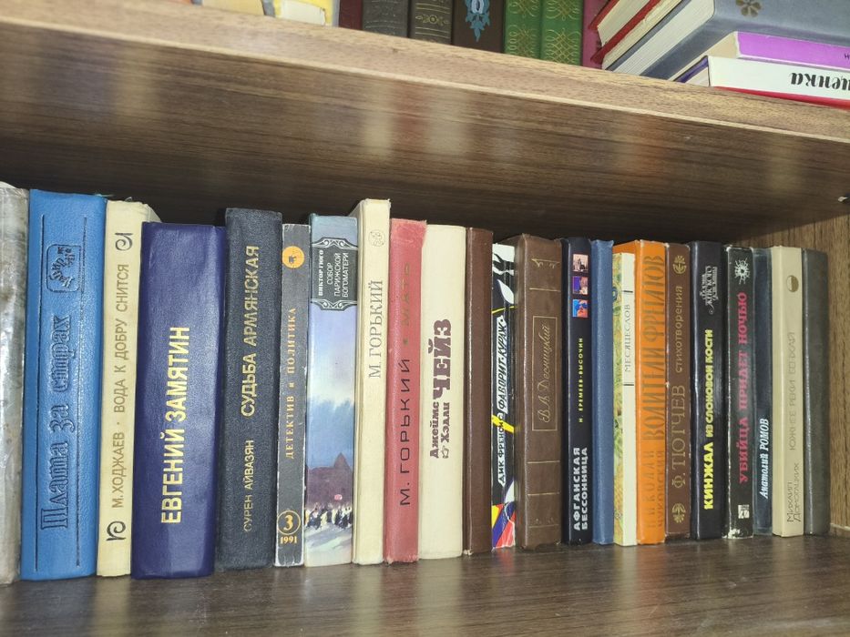 Продам книги разные много всего