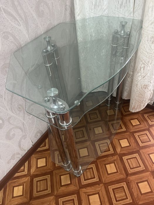 Стеклянная подставка под тв