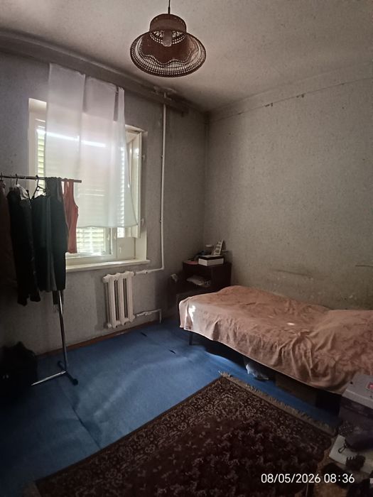 Продаю квартиру 4/2/5 Алмазарский район. Станция метро "Беруний"
