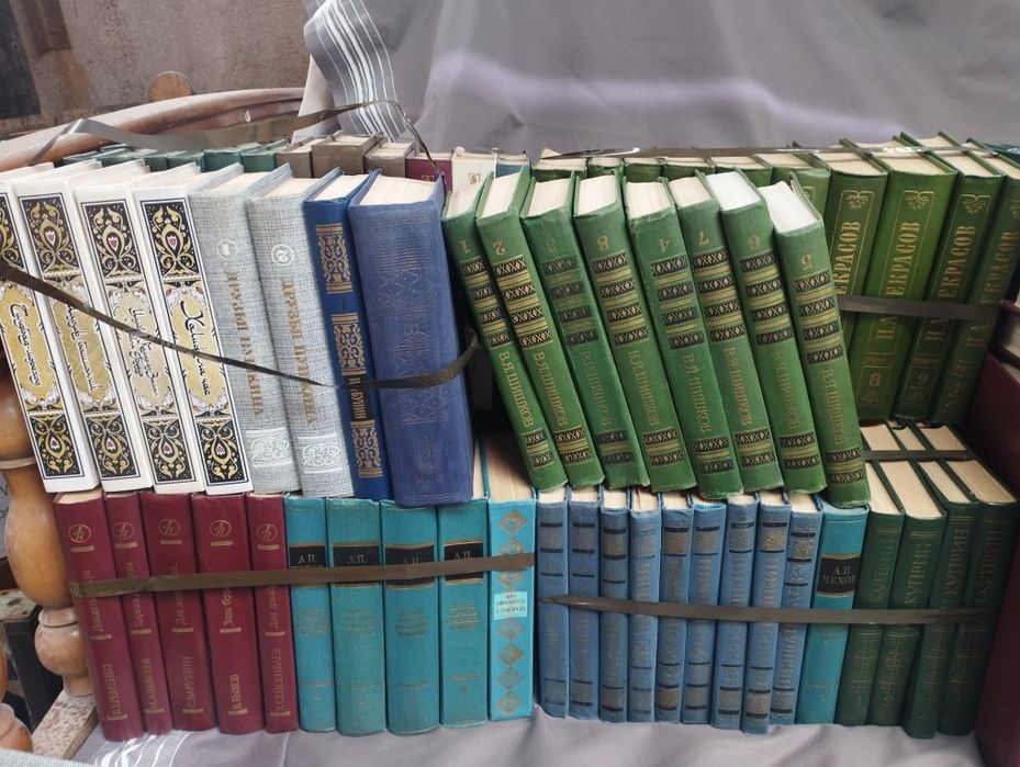 Продам книги много