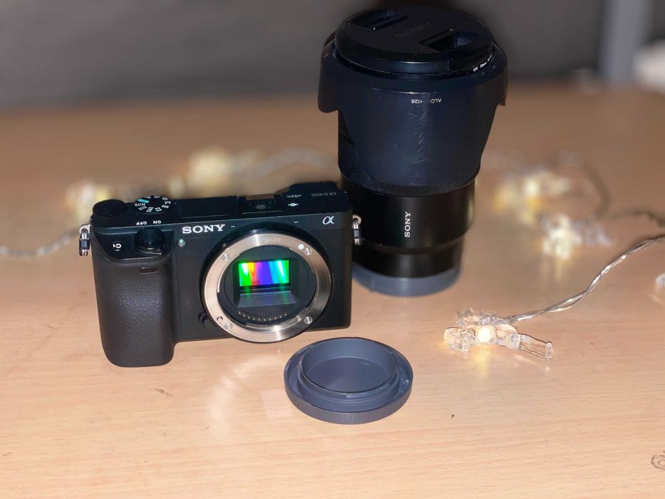 Sony A6400 + обектив Sony 18-105mm f/4 + 2 батерии