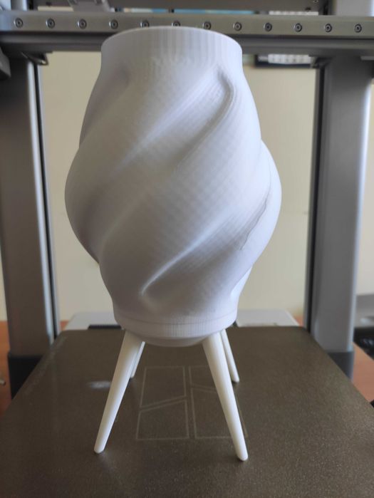 3D Принтирана Настолна Лампа