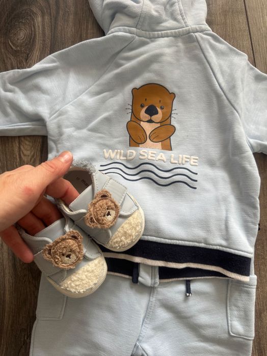 Сет от суитшърт, спортно долнище Окаиди и буйки Майорал. Размер 6 м.