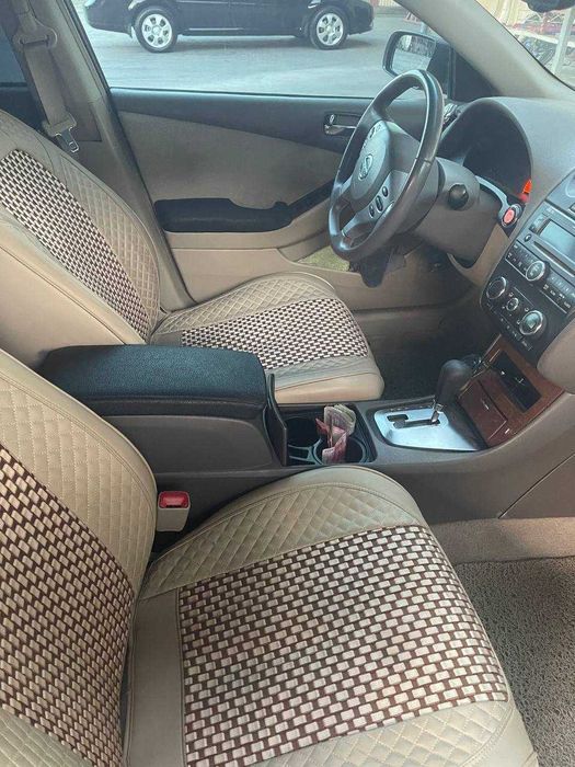 Продаётся автомобиль. Автомобиль сотилади