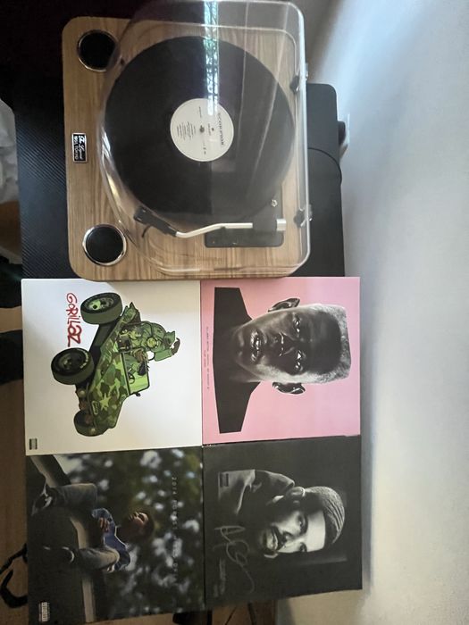 Грамофон Aiwa GBTUR-120WDMKIII + плочи